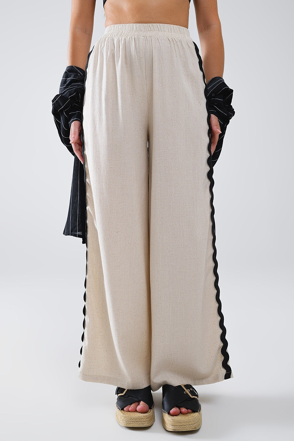 Linen Contrast Scallop Trim Pants in Beige Q2